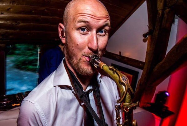 Saxofonist Tim Bakker boeken