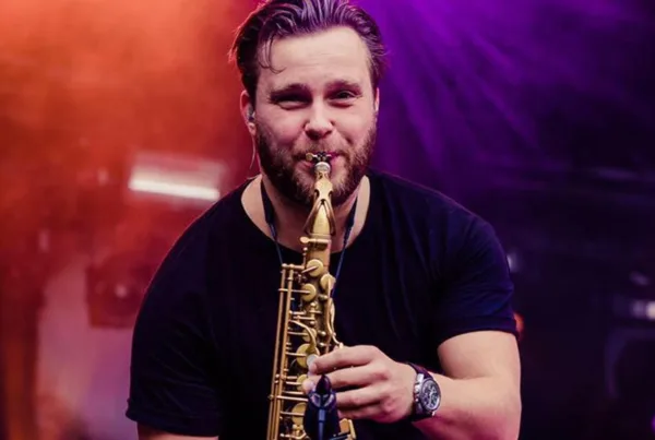 Julian on Sax boeken