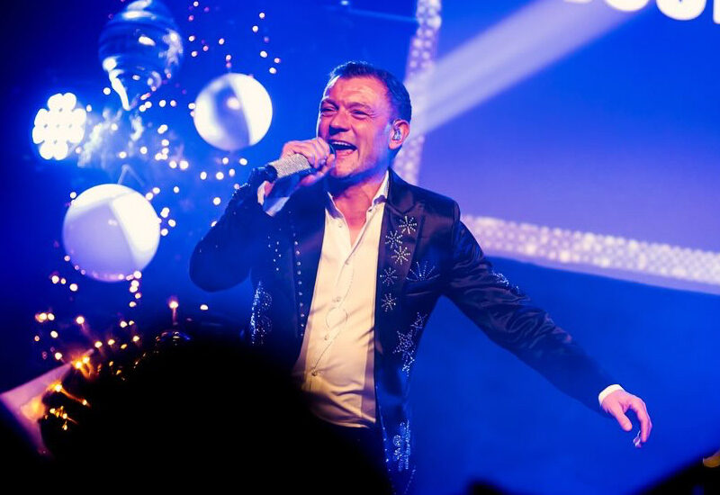 Zanger Toine Kremer boeken voor feest