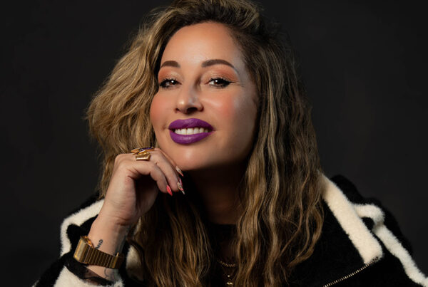 Female DJ Miss Brown boeken
